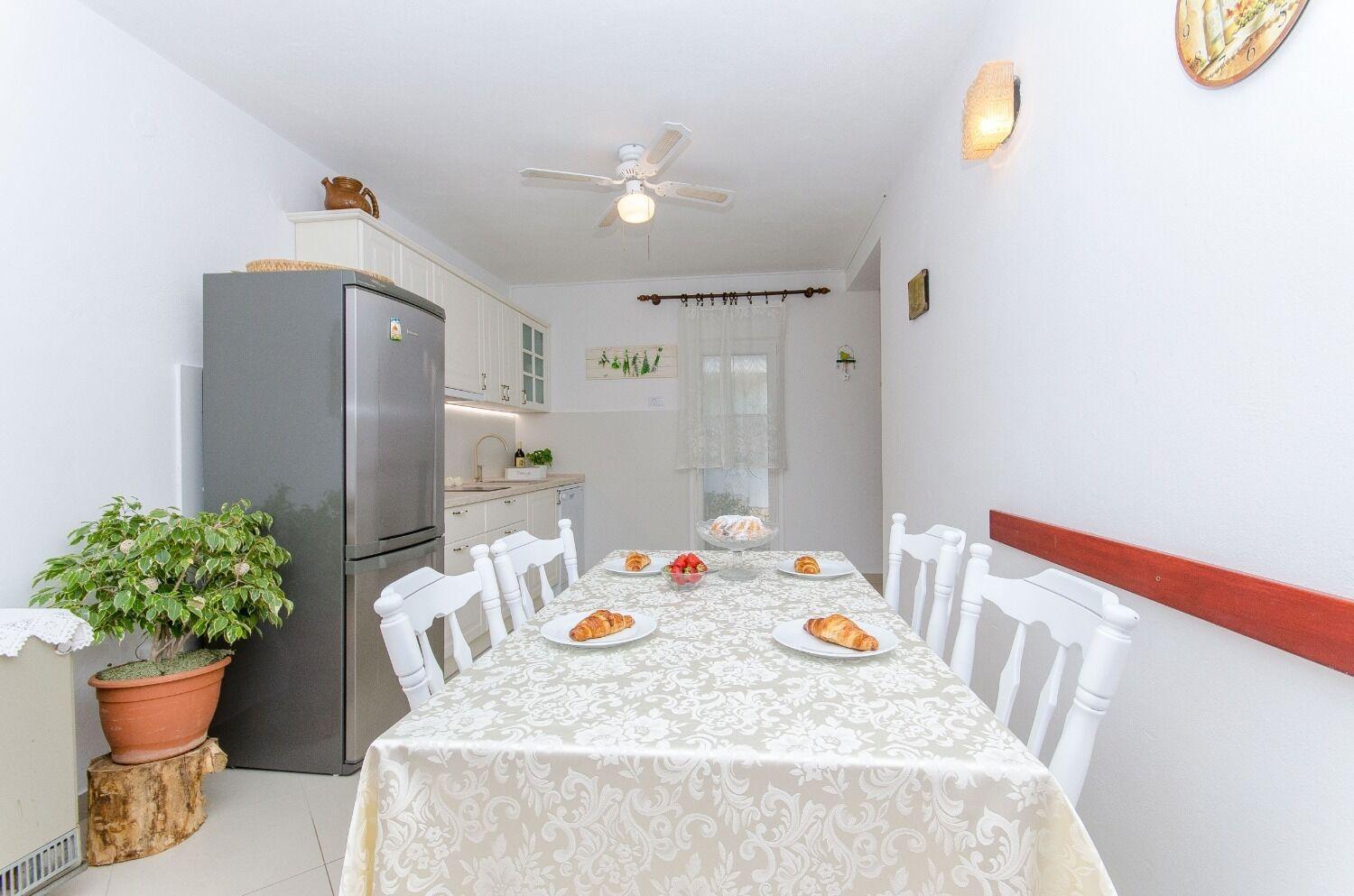Apartments Bosiljka - By The Sea Севид Екстериор снимка