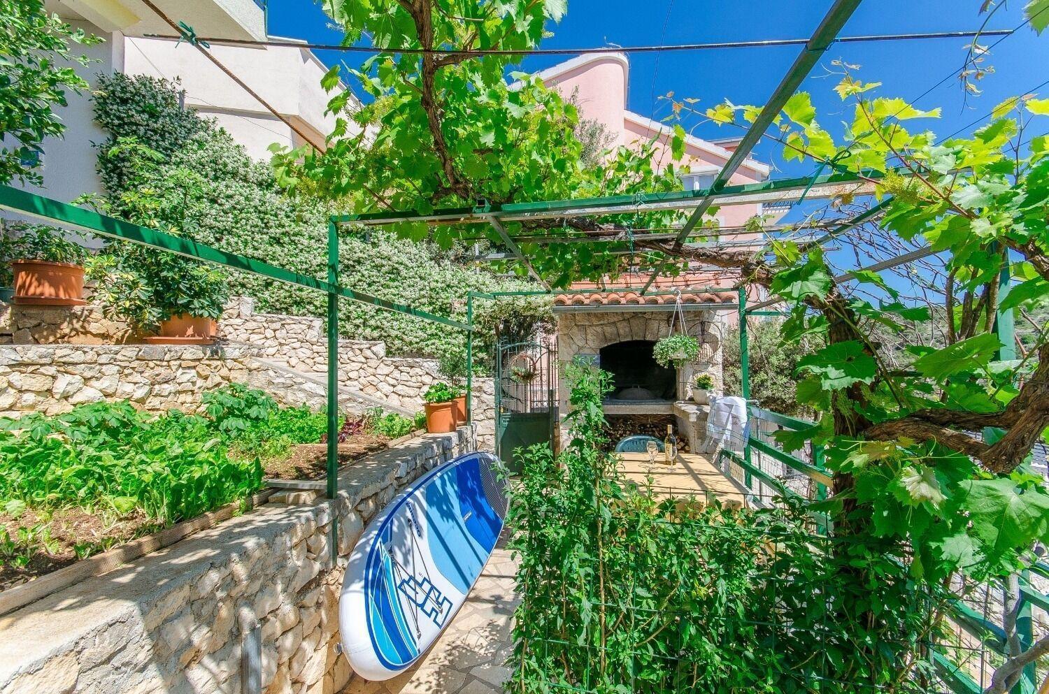 Apartments Bosiljka - By The Sea Севид Екстериор снимка